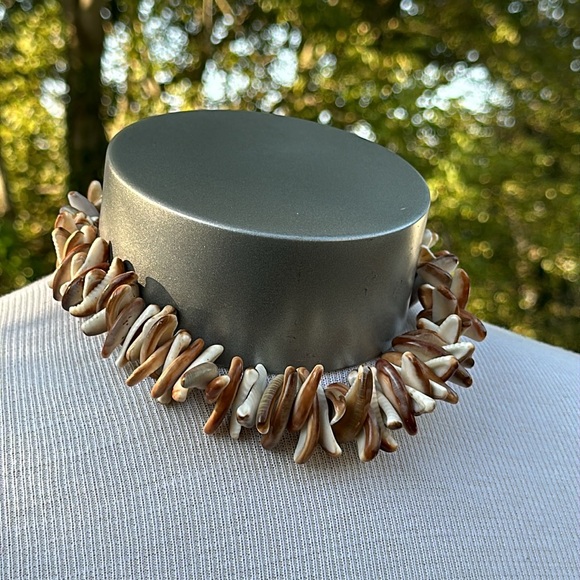 Vintage Signed Designer "Les Bernard Inc" Brown Shell Necklace - Picture 5 of 9